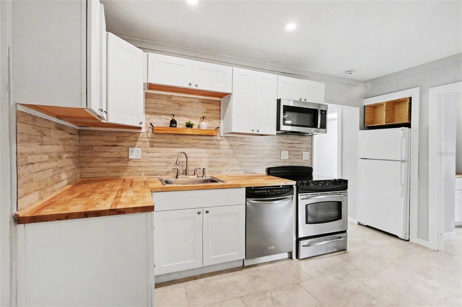 Image 12 of 44 For 4411 Melbourne Street