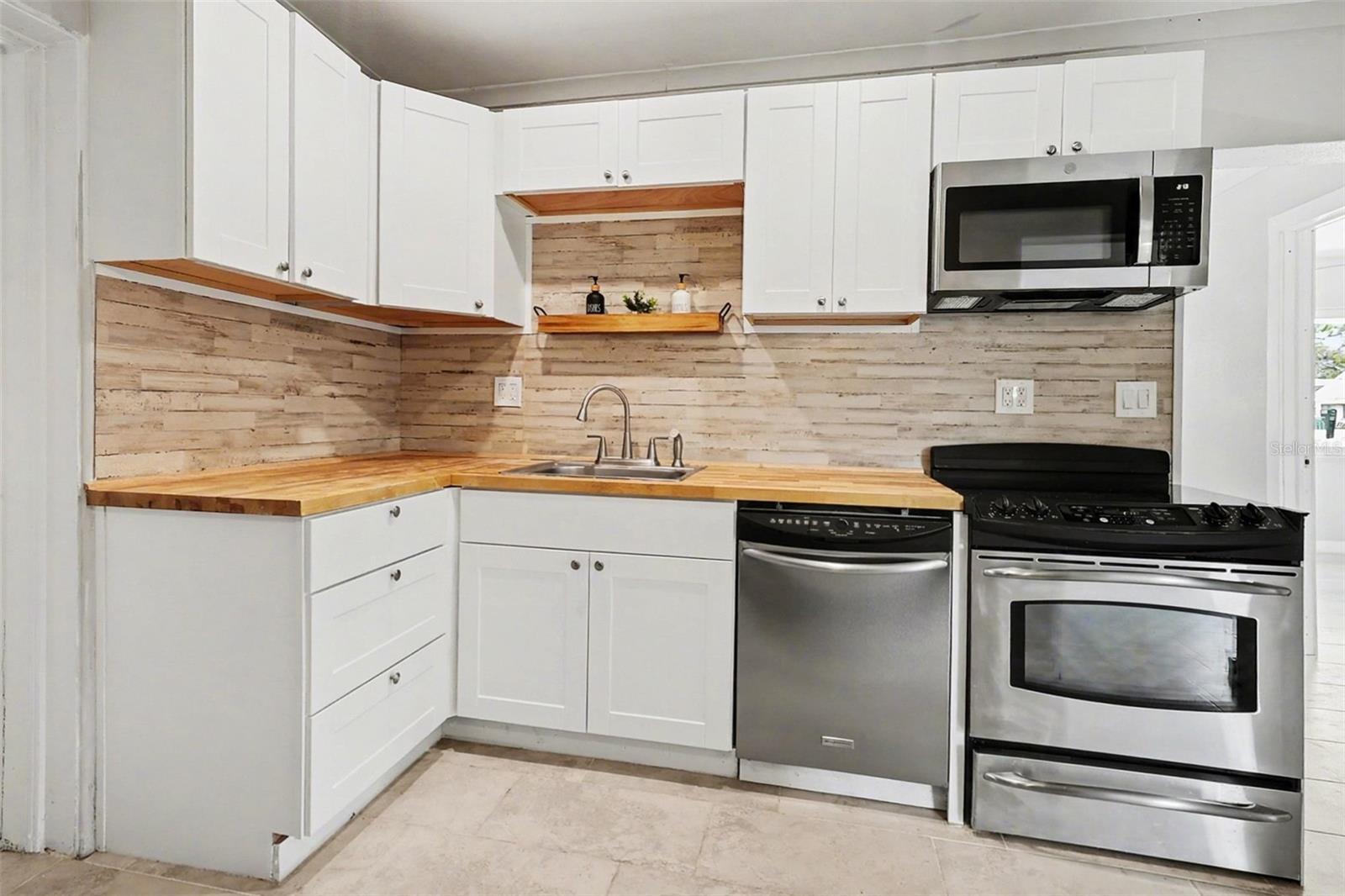 Image 13 of 44 For 4411 Melbourne Street