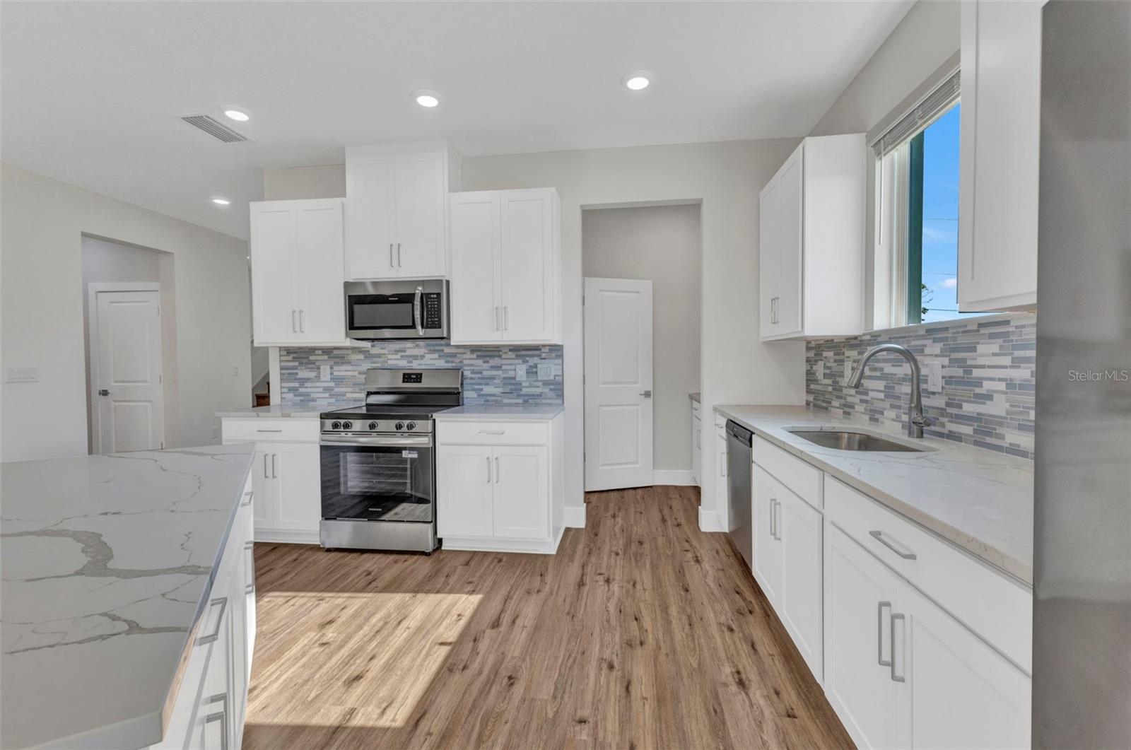 Image 15 of 66 For 12299 Albrecht Terrace