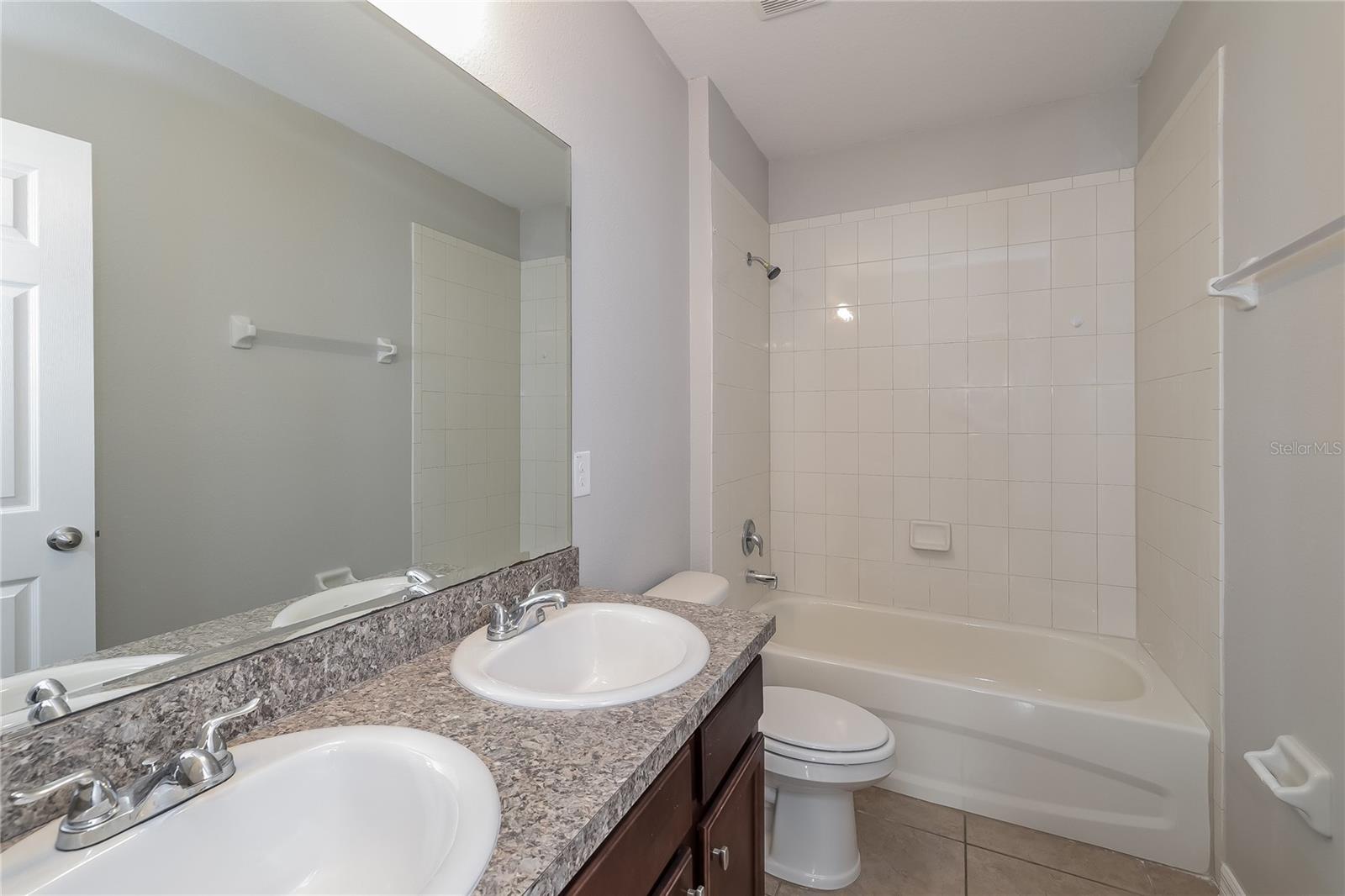 Image 11 of 15 For 122 Vitoria Road