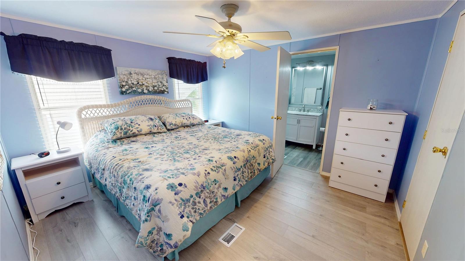 Listing photo id 16 for 10100 Burnt Store Road 123