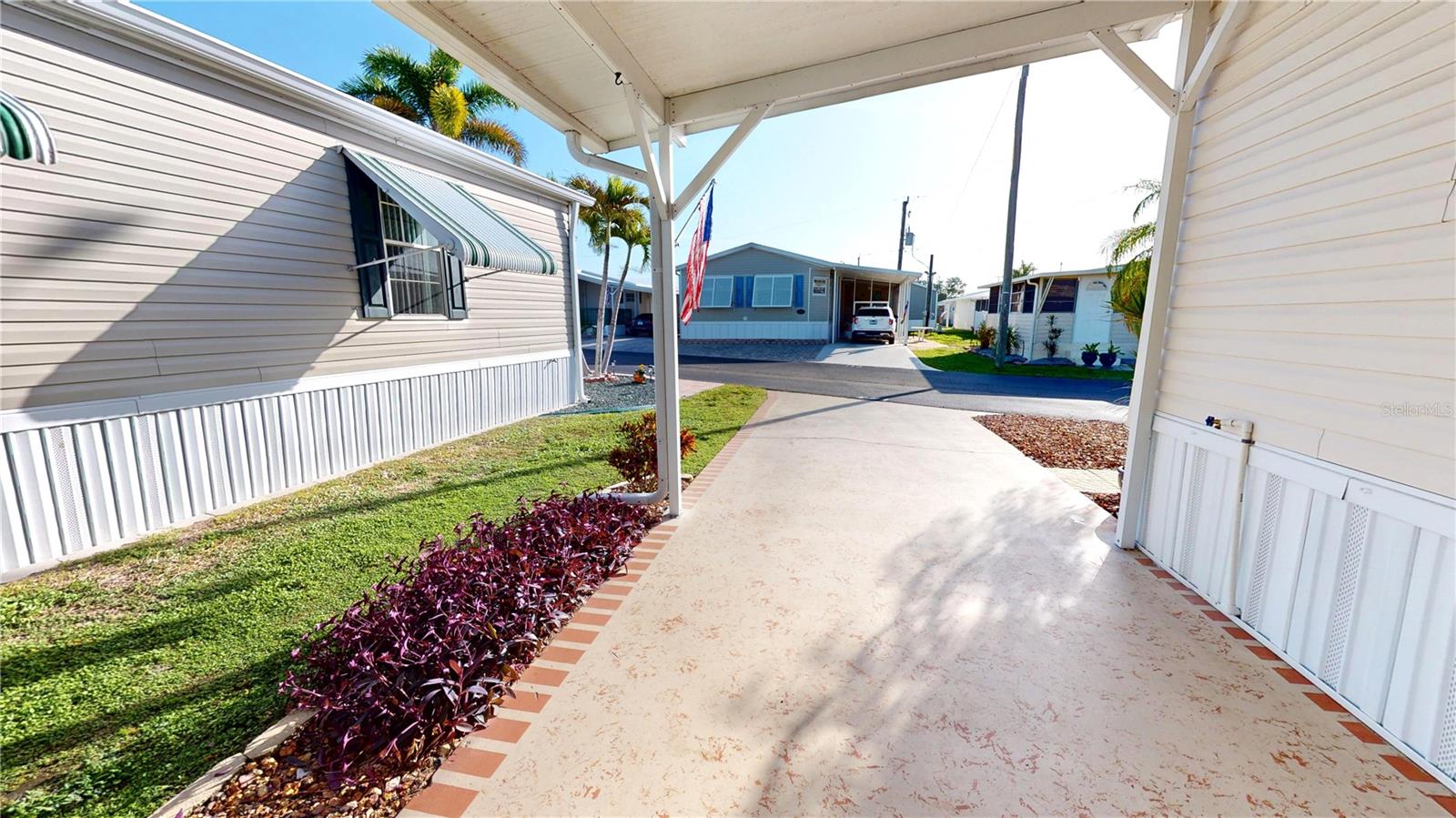 Listing photo id 1 for 10100 Burnt Store Road 123