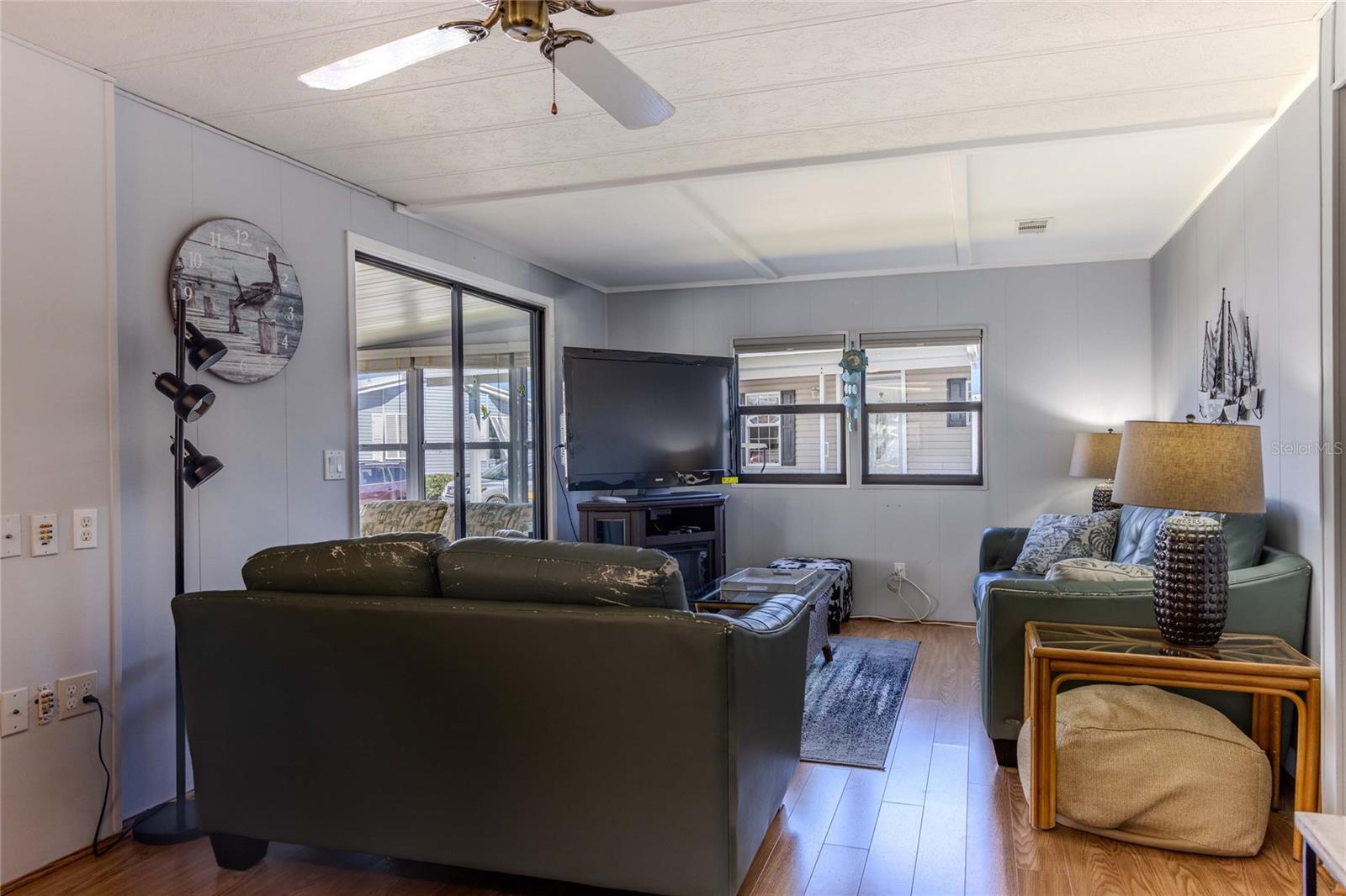 Image 16 of 72 For 2100 Kings Highway Crescent 693