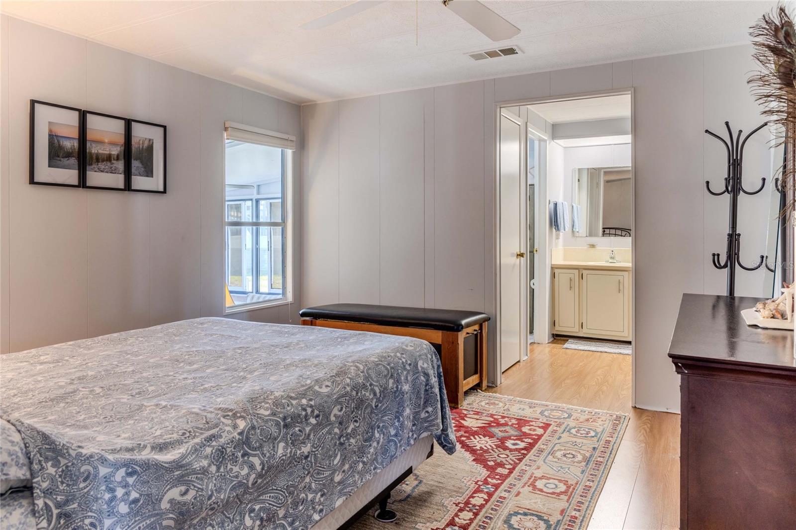 Image 22 of 72 For 2100 Kings Highway Crescent 693