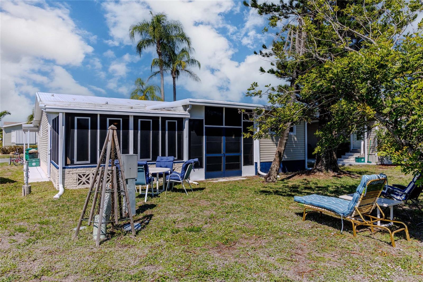 Image 29 of 72 For 2100 Kings Highway Crescent 693