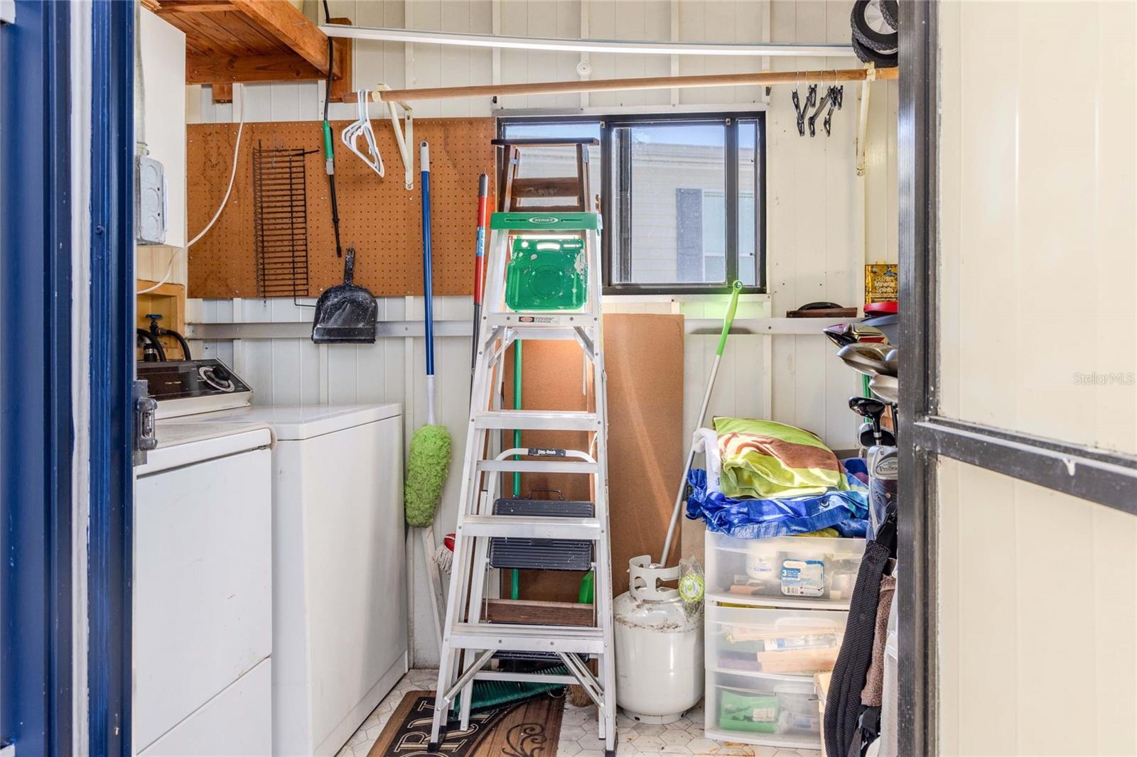 Image 32 of 72 For 2100 Kings Highway Crescent 693