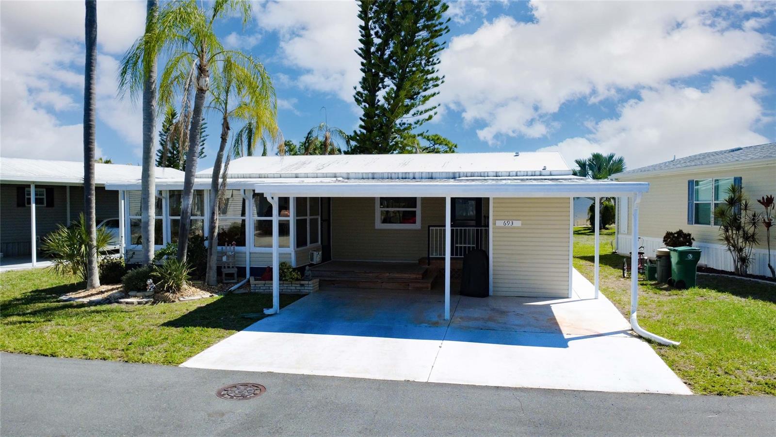 Image 33 of 72 For 2100 Kings Highway Crescent 693