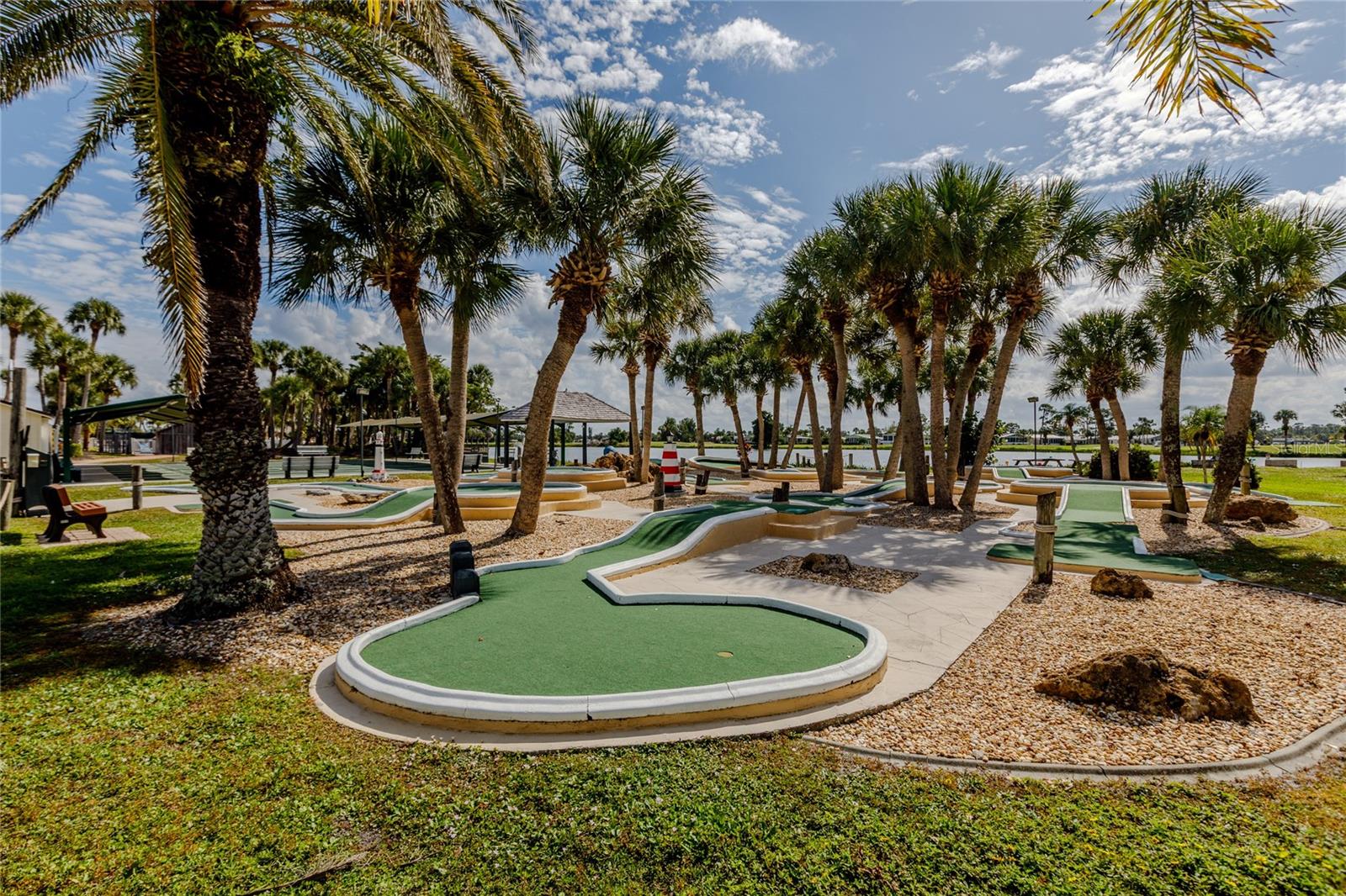 Image 43 of 72 For 2100 Kings Highway Crescent 693