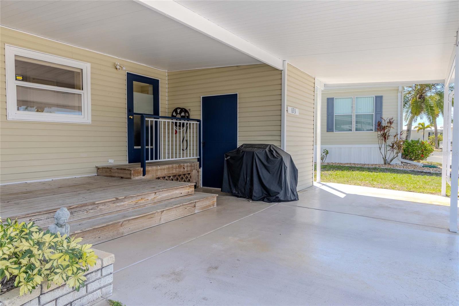 Image 5 of 72 For 2100 Kings Highway Crescent 693