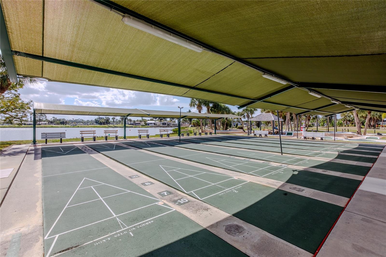 Image 52 of 72 For 2100 Kings Highway Crescent 693