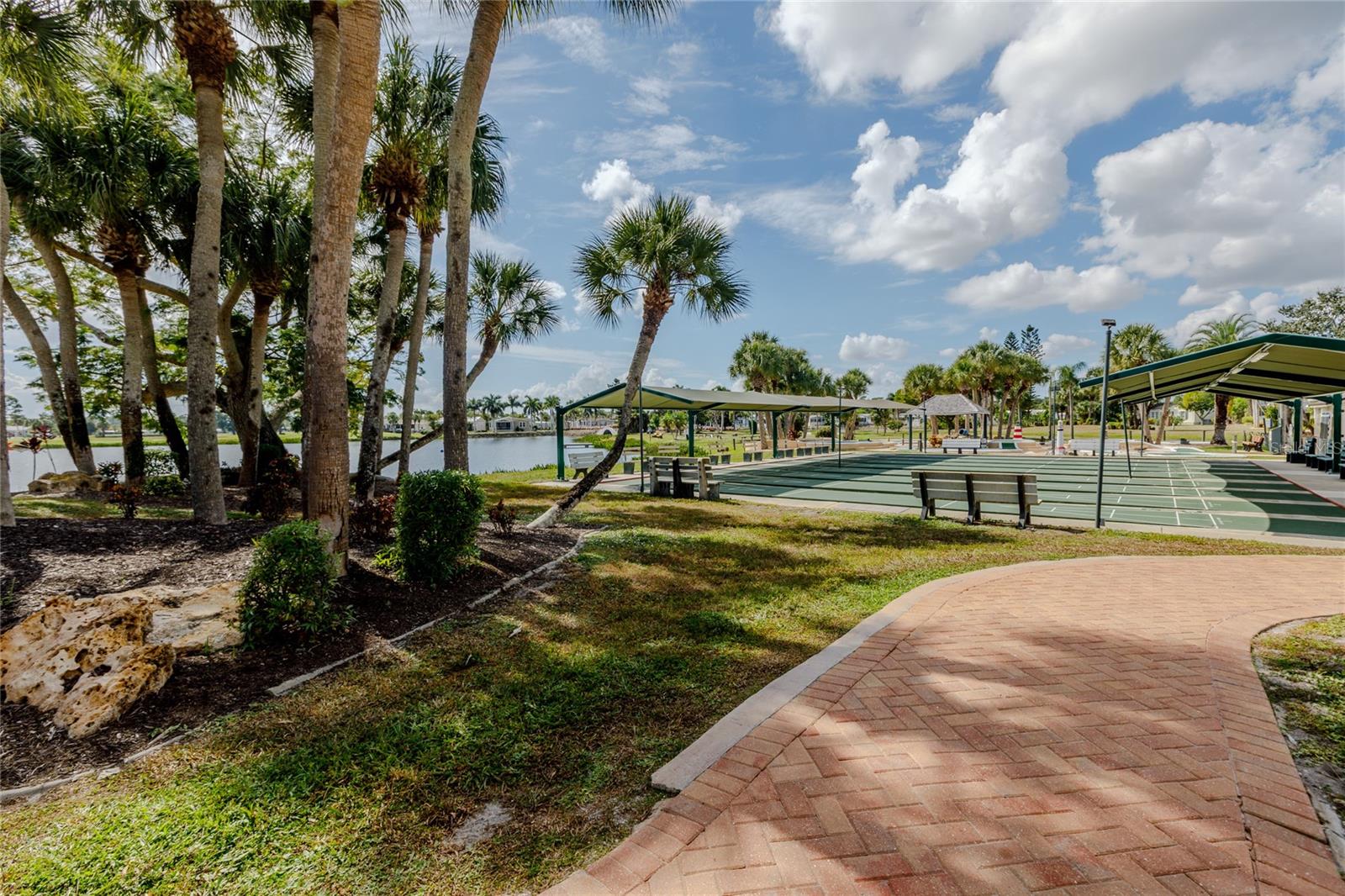 Image 63 of 72 For 2100 Kings Highway Crescent 693