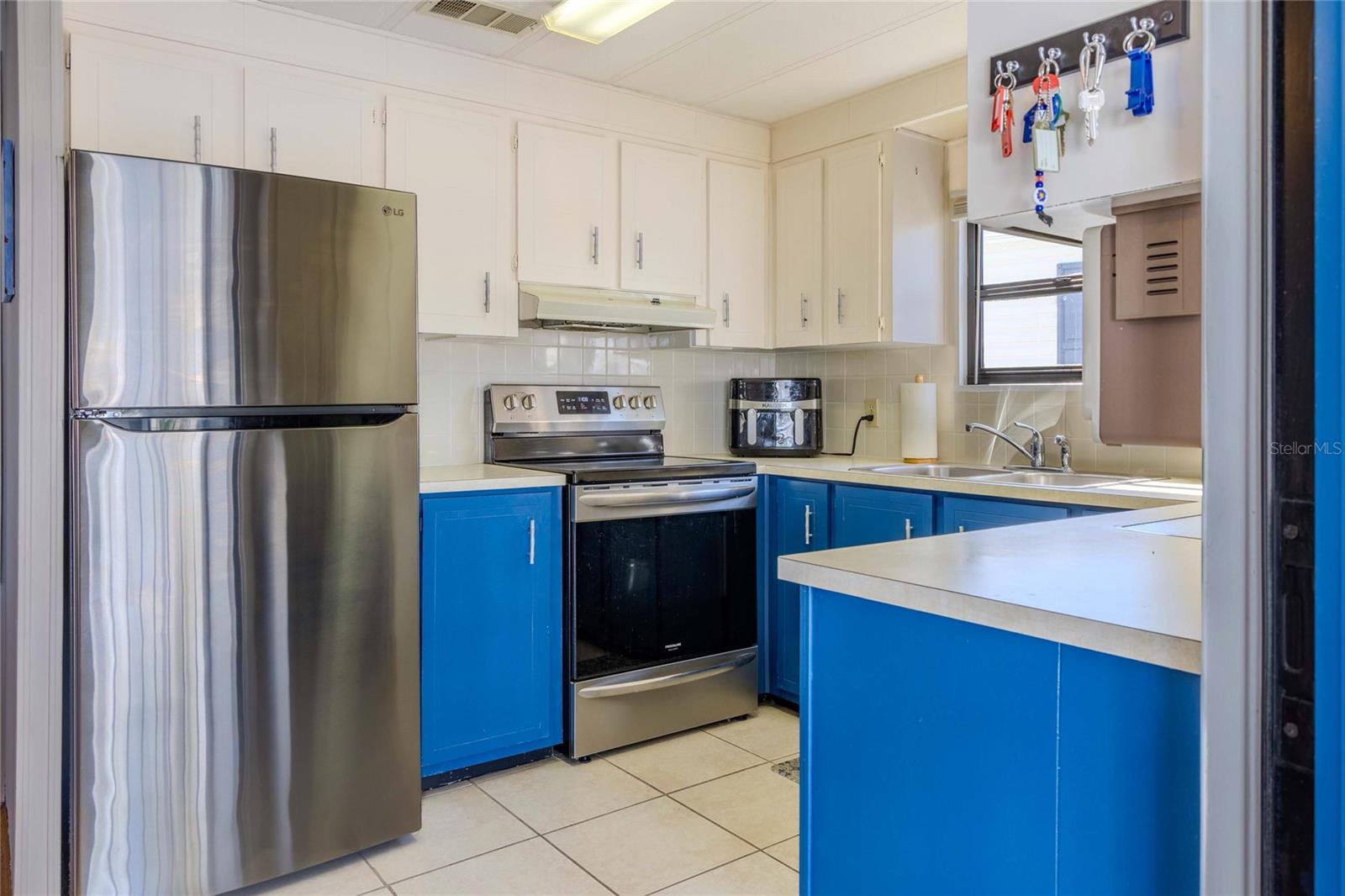 Image 7 of 72 For 2100 Kings Highway Crescent 693