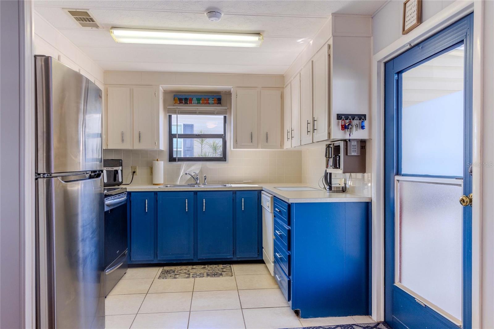 Image 8 of 72 For 2100 Kings Highway Crescent 693