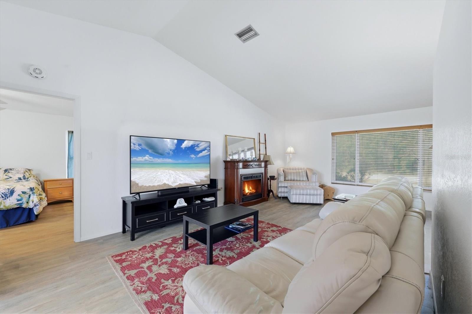 Image 11 of 45 For 2084 Leisure Street