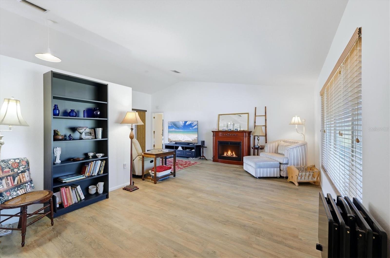 Image 7 of 45 For 2084 Leisure Street