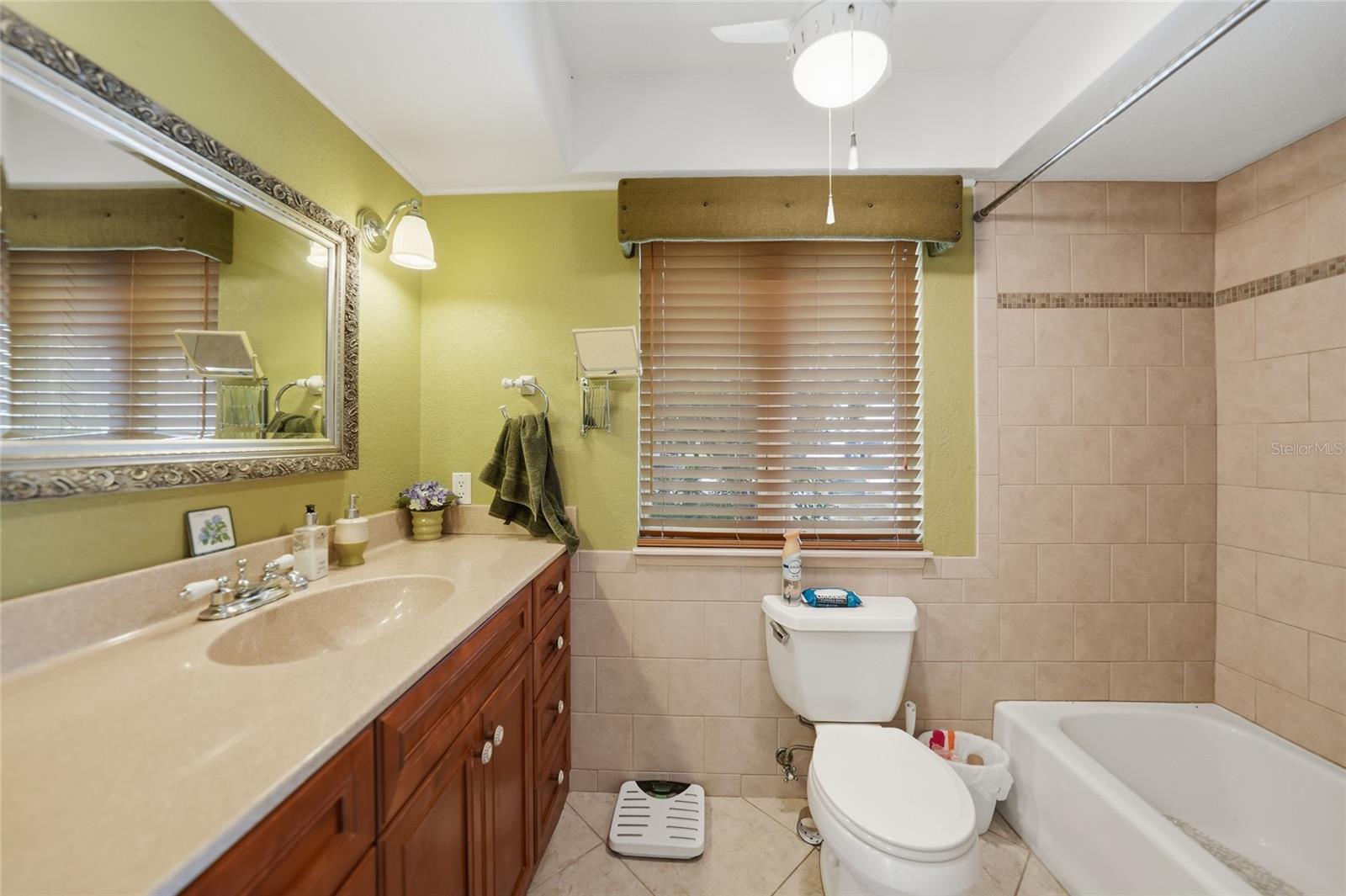 Image 14 of 36 For 76 Windsor Drive