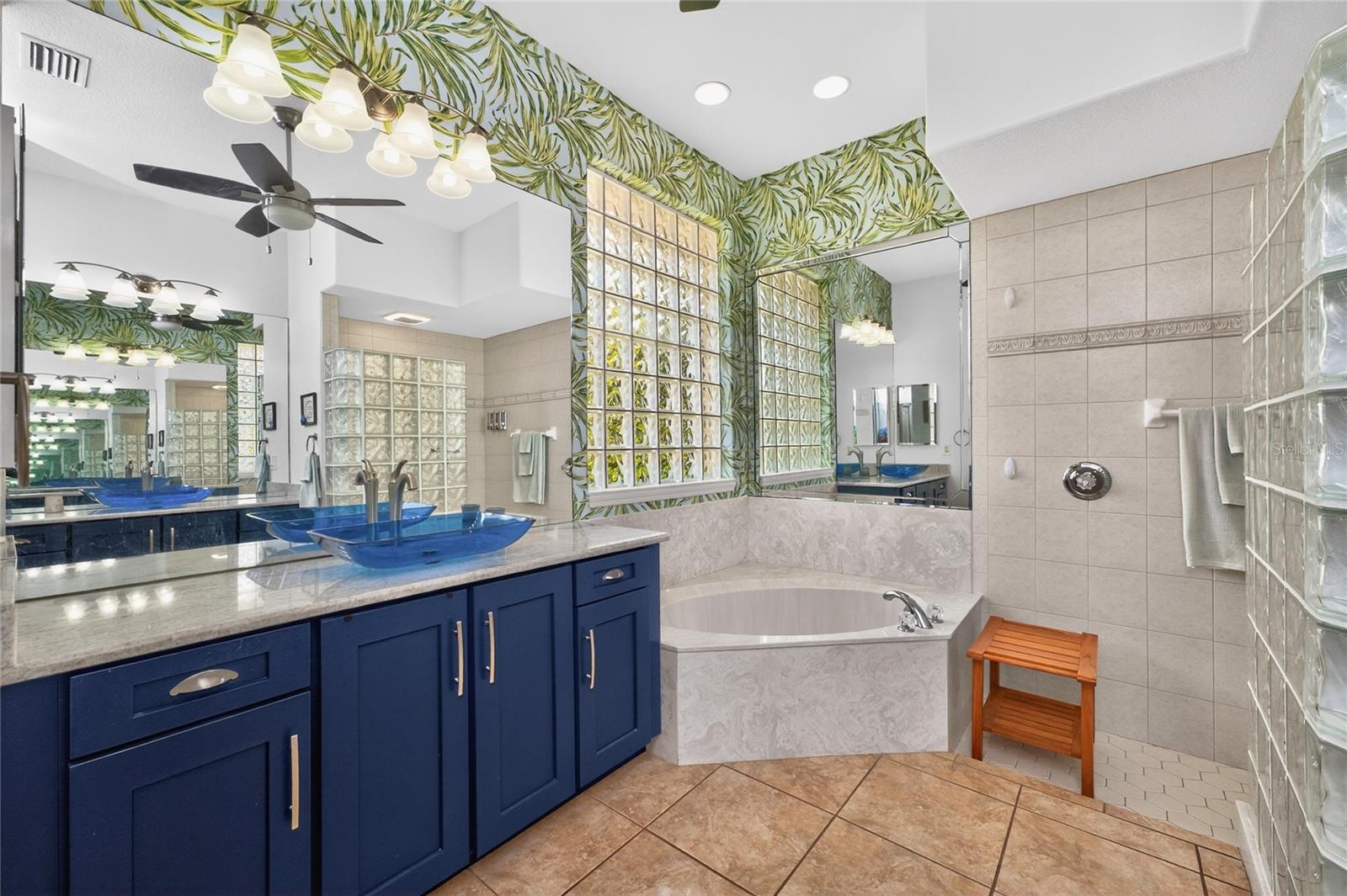 Image 26 of 59 For 16237 Cape Horn Boulevard