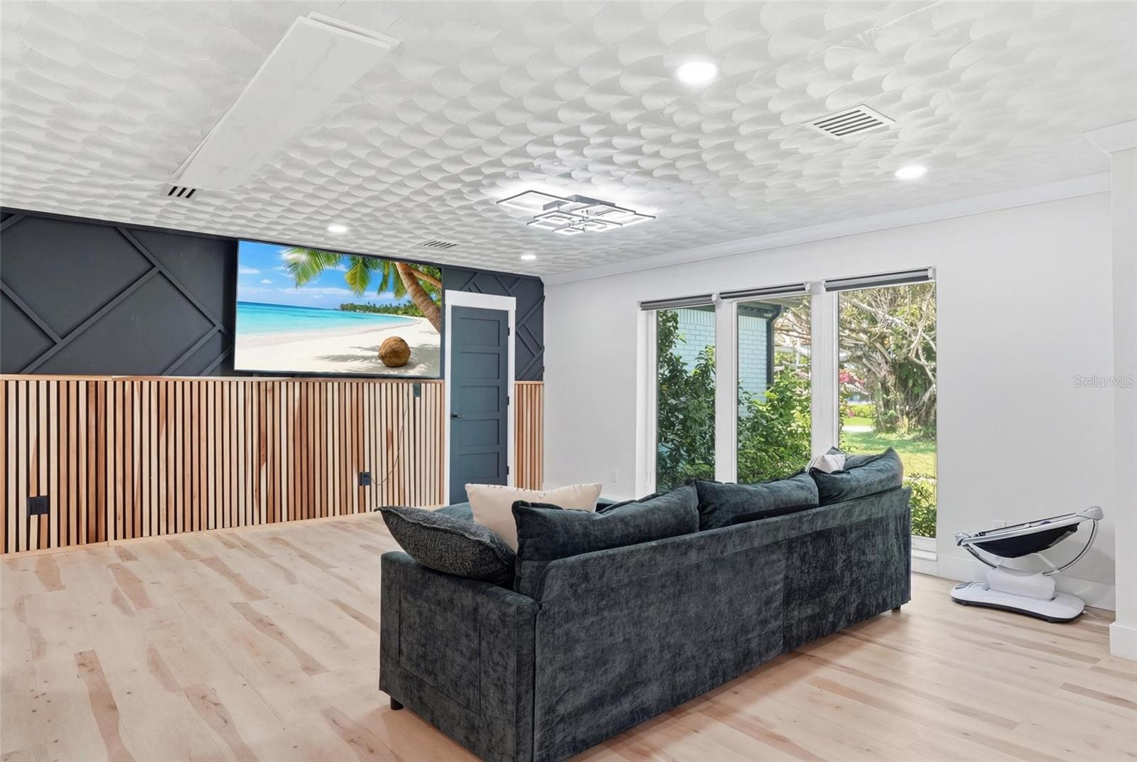 Image 10 of 50 For 3931 Riverside Drive