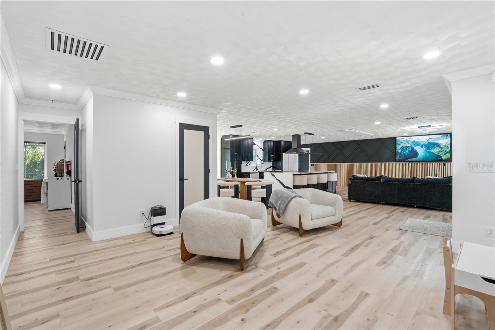 Image 18 of 50 For 3931 Riverside Drive