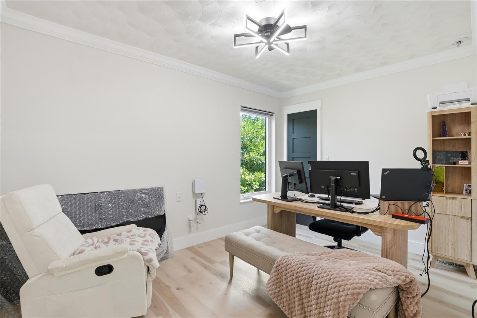 Image 19 of 50 For 3931 Riverside Drive