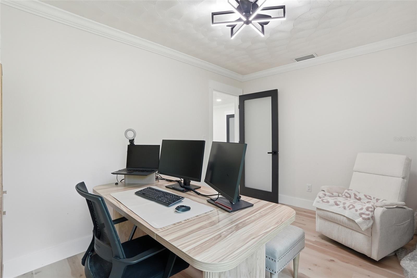 Image 20 of 50 For 3931 Riverside Drive