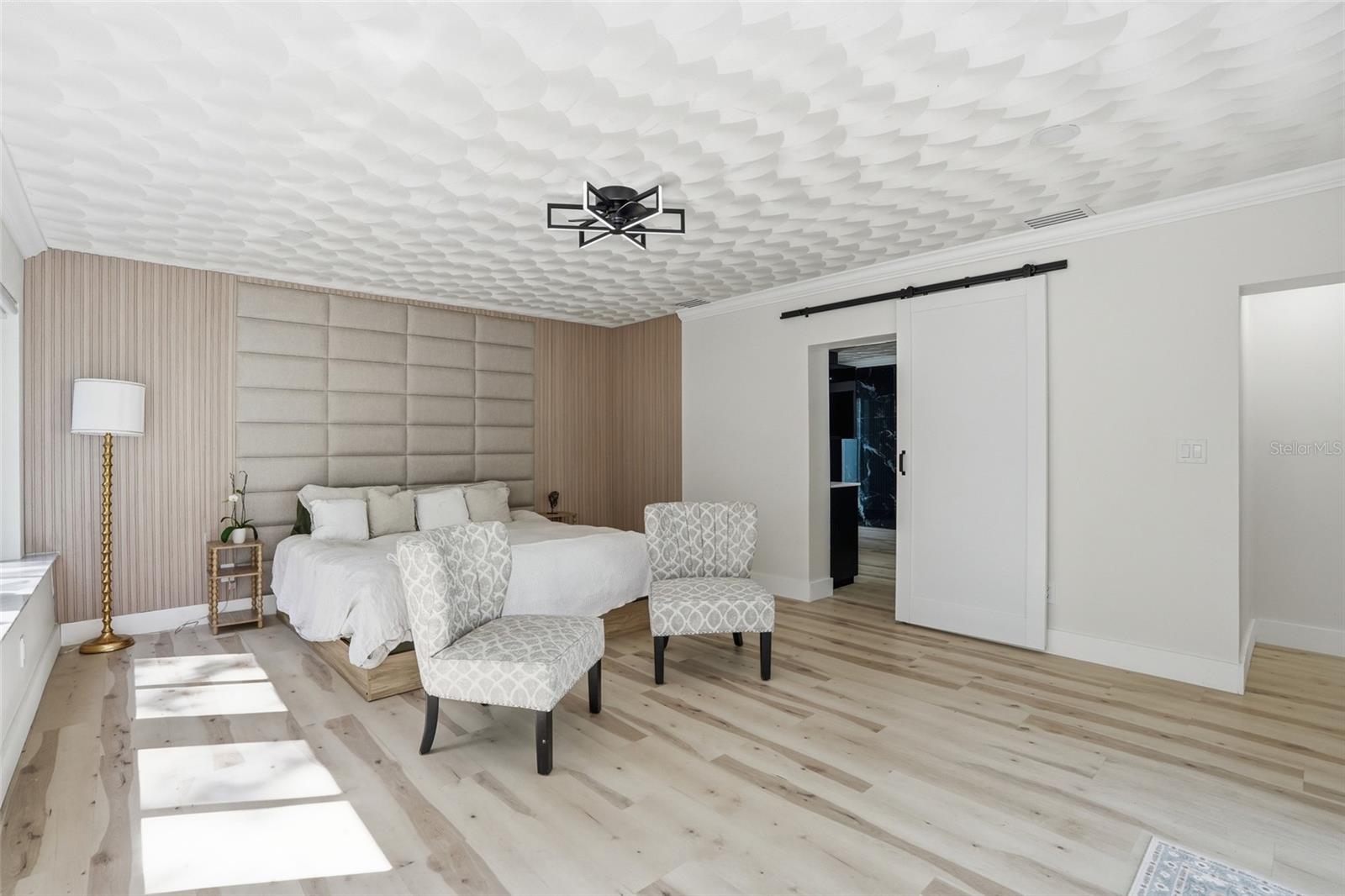 Image 23 of 50 For 3931 Riverside Drive