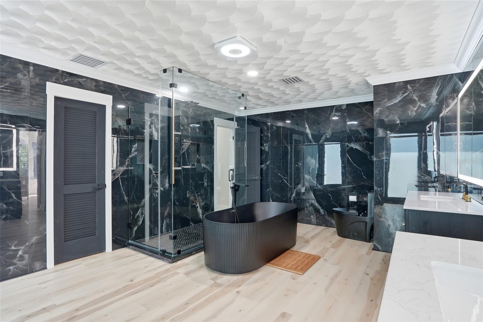 Image 24 of 50 For 3931 Riverside Drive