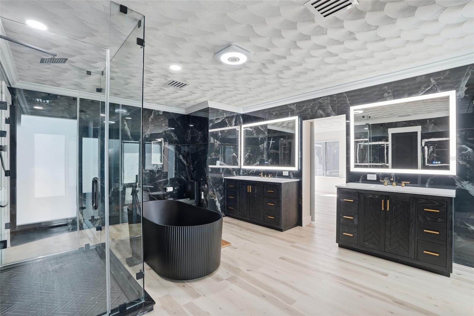 Image 25 of 50 For 3931 Riverside Drive