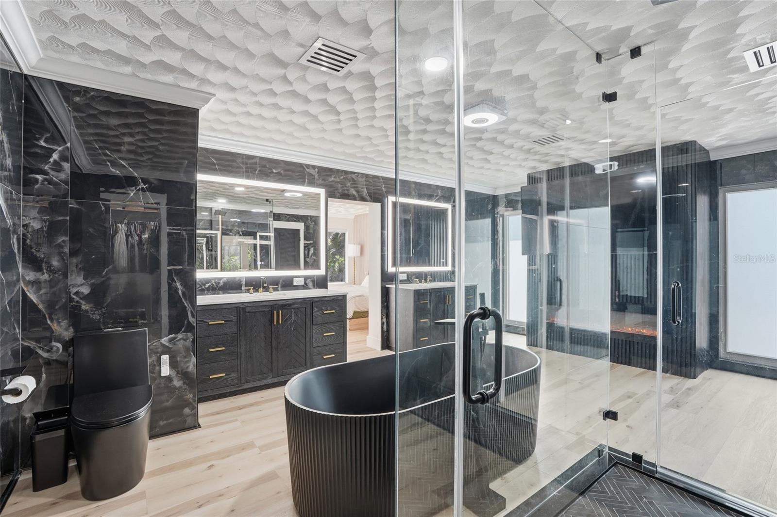 Image 27 of 50 For 3931 Riverside Drive