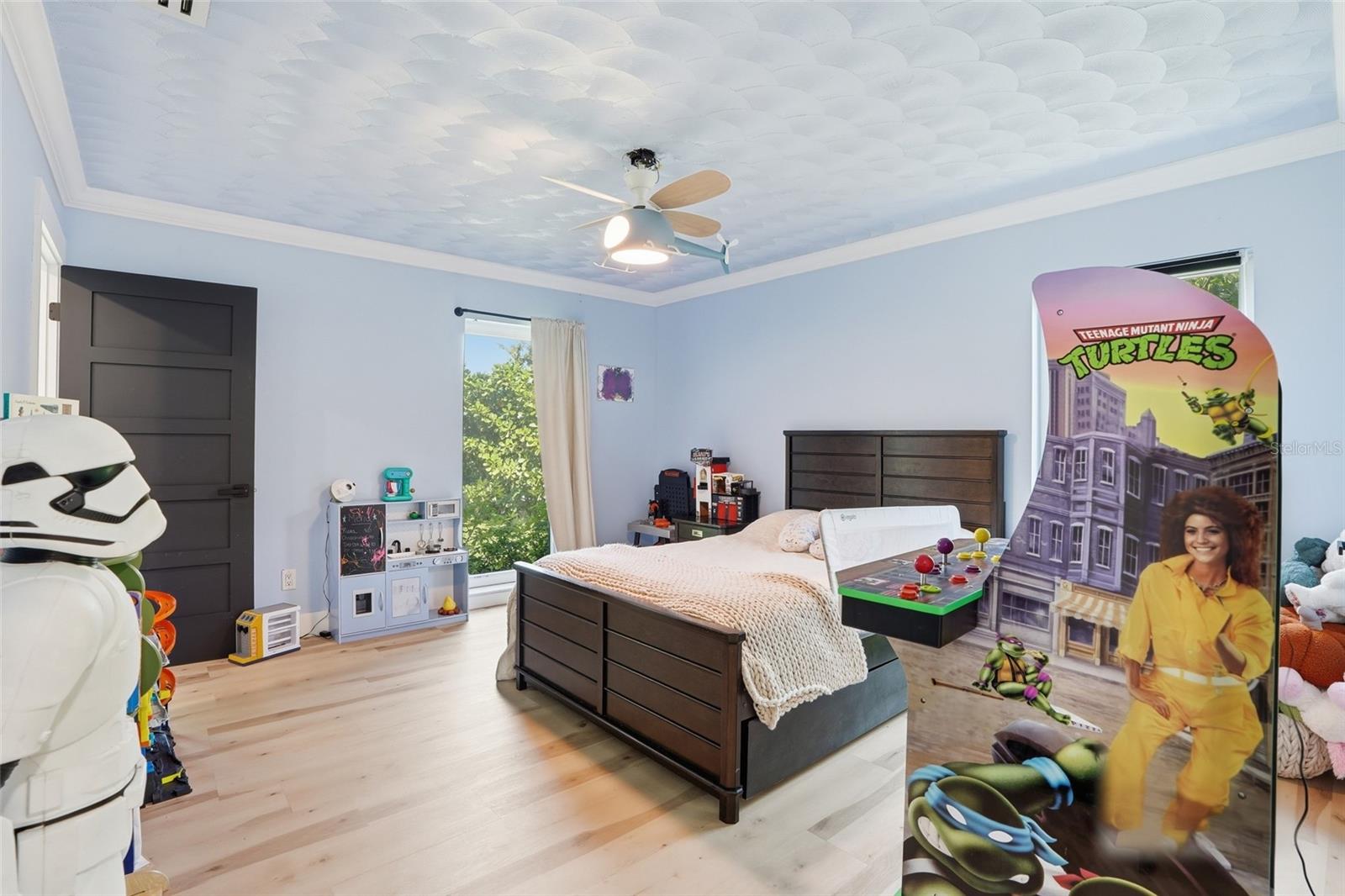 Image 28 of 50 For 3931 Riverside Drive