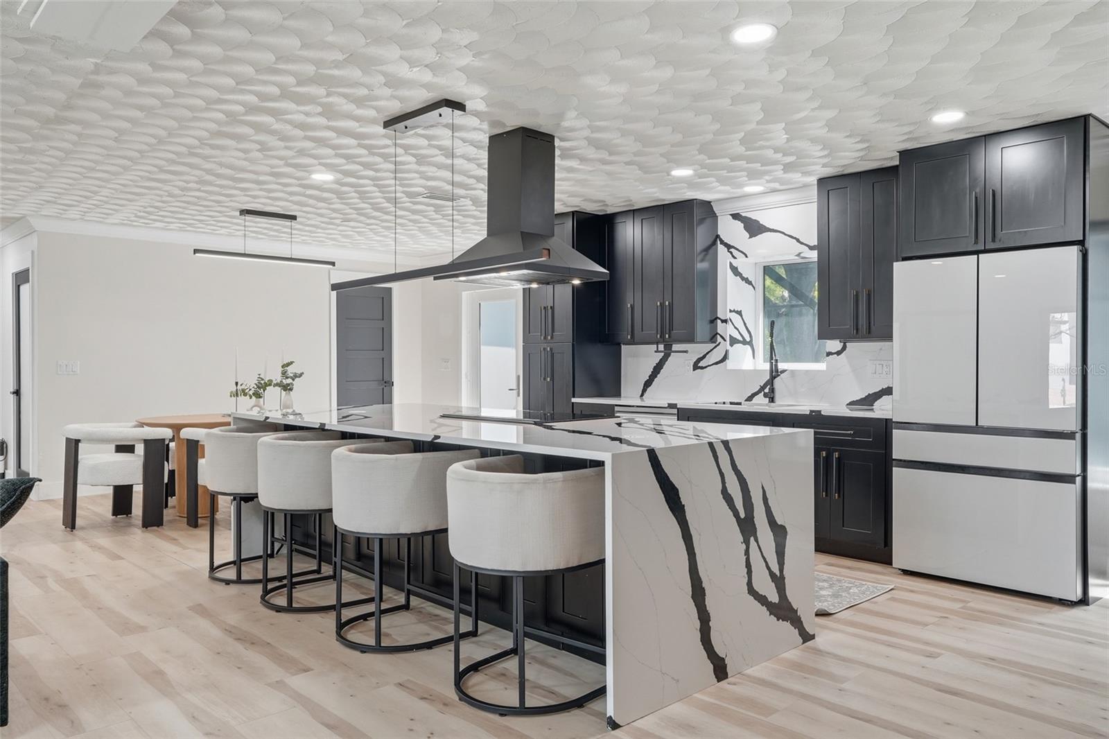 Image 3 of 50 For 3931 Riverside Drive