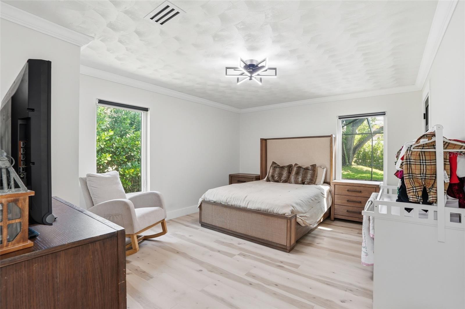 Image 32 of 50 For 3931 Riverside Drive