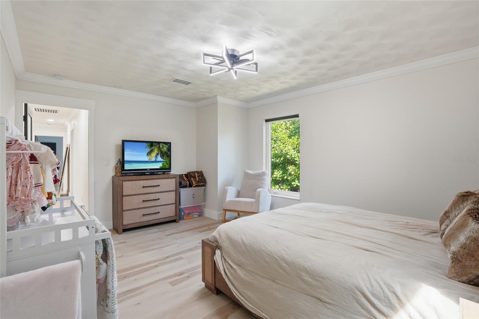 Image 33 of 50 For 3931 Riverside Drive