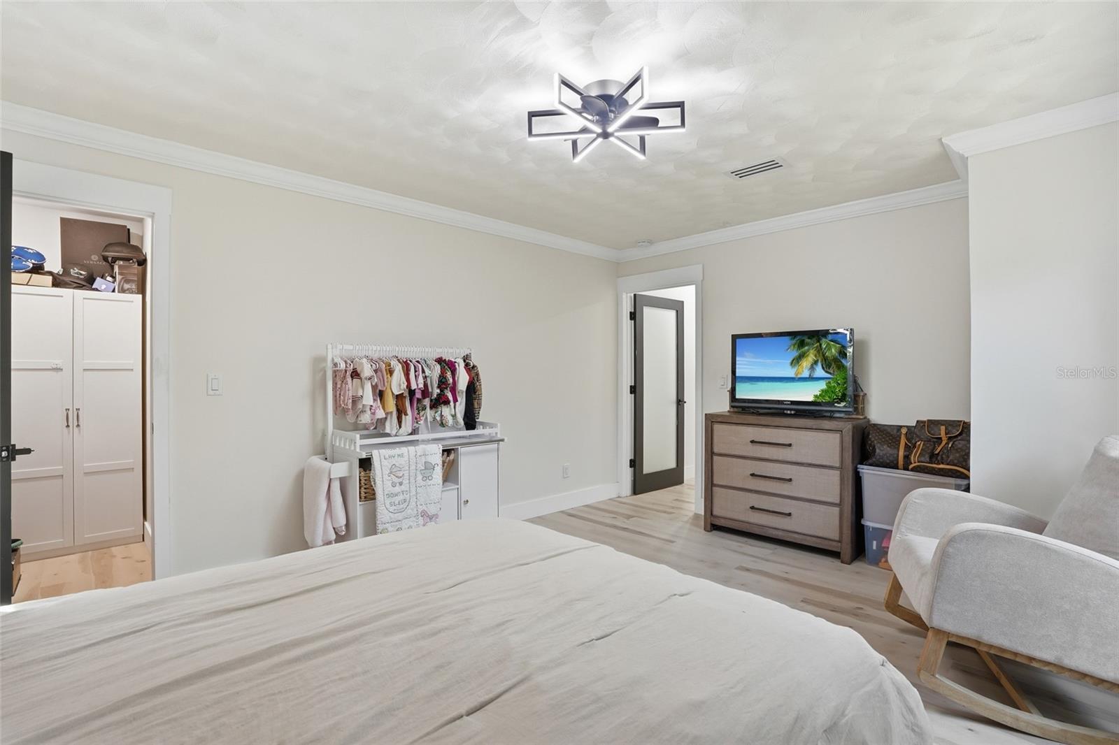 Image 34 of 50 For 3931 Riverside Drive