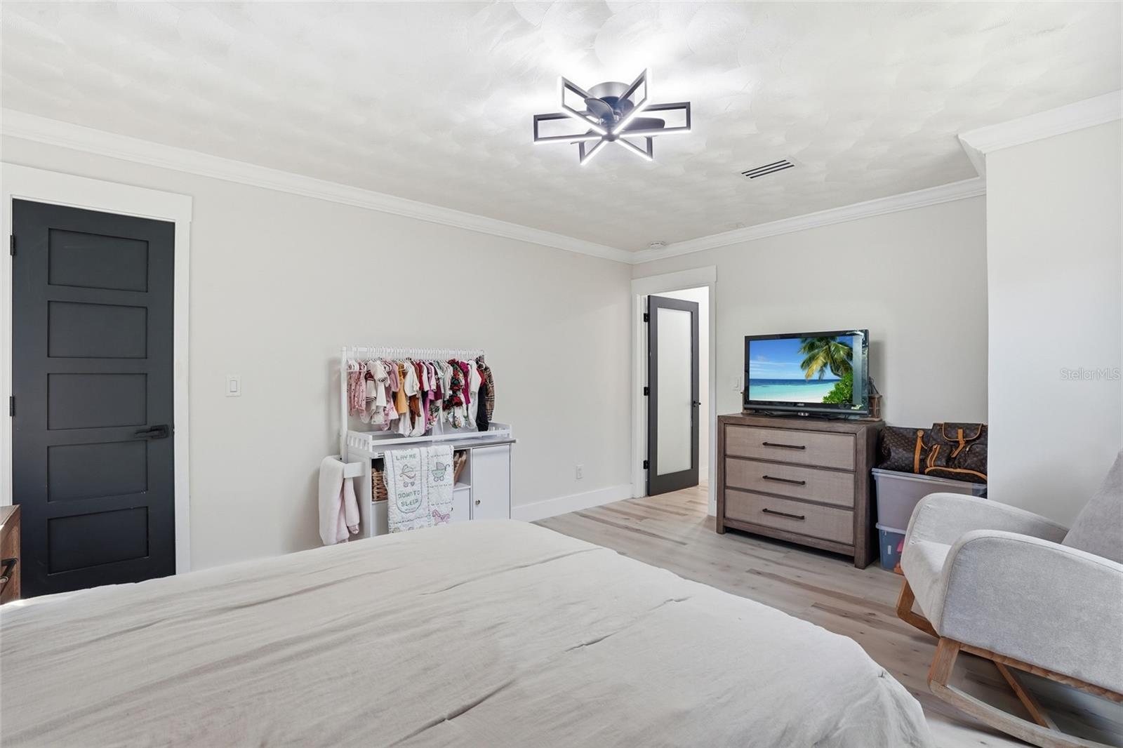 Image 35 of 50 For 3931 Riverside Drive