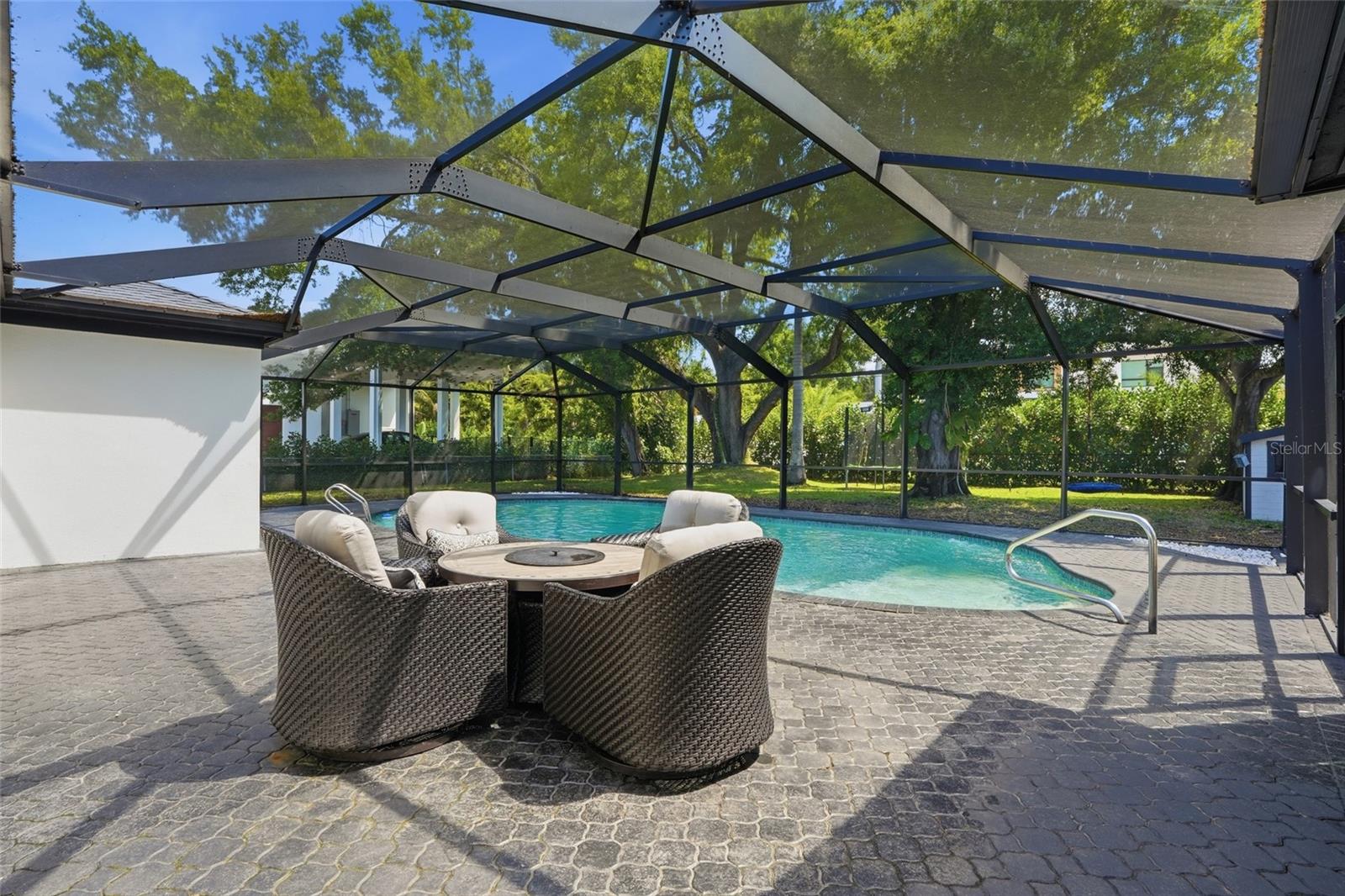 Image 39 of 50 For 3931 Riverside Drive