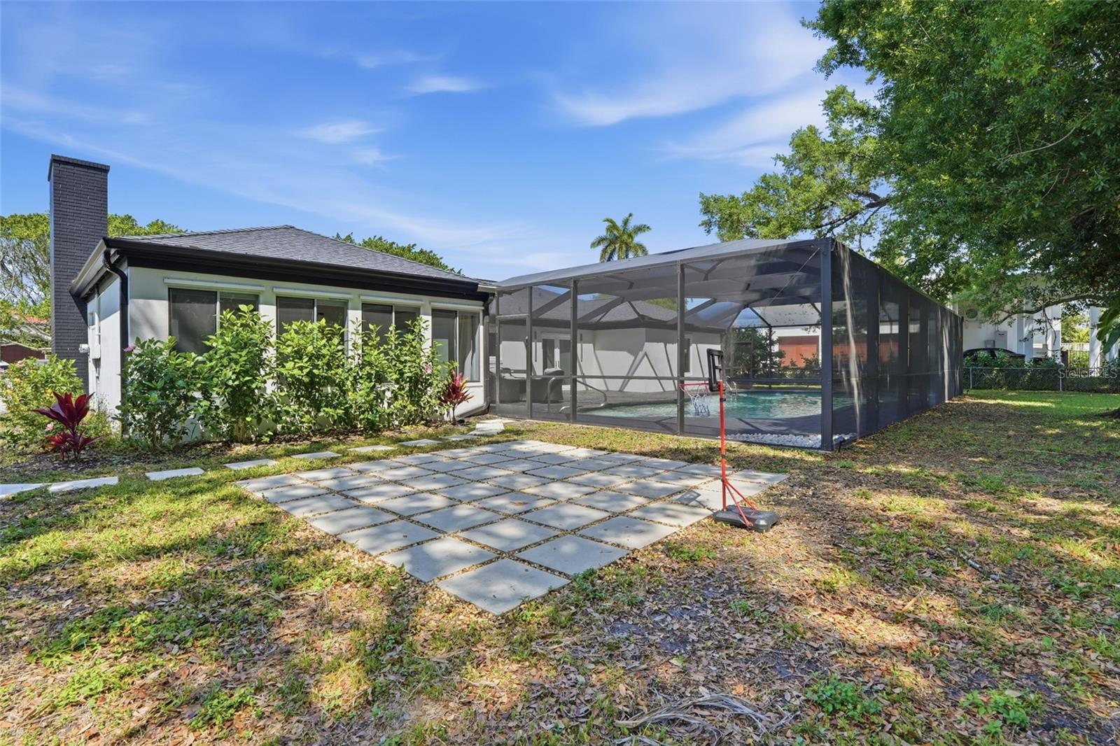 Image 45 of 50 For 3931 Riverside Drive