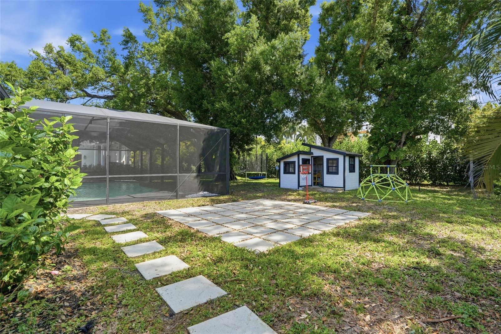 Image 46 of 50 For 3931 Riverside Drive