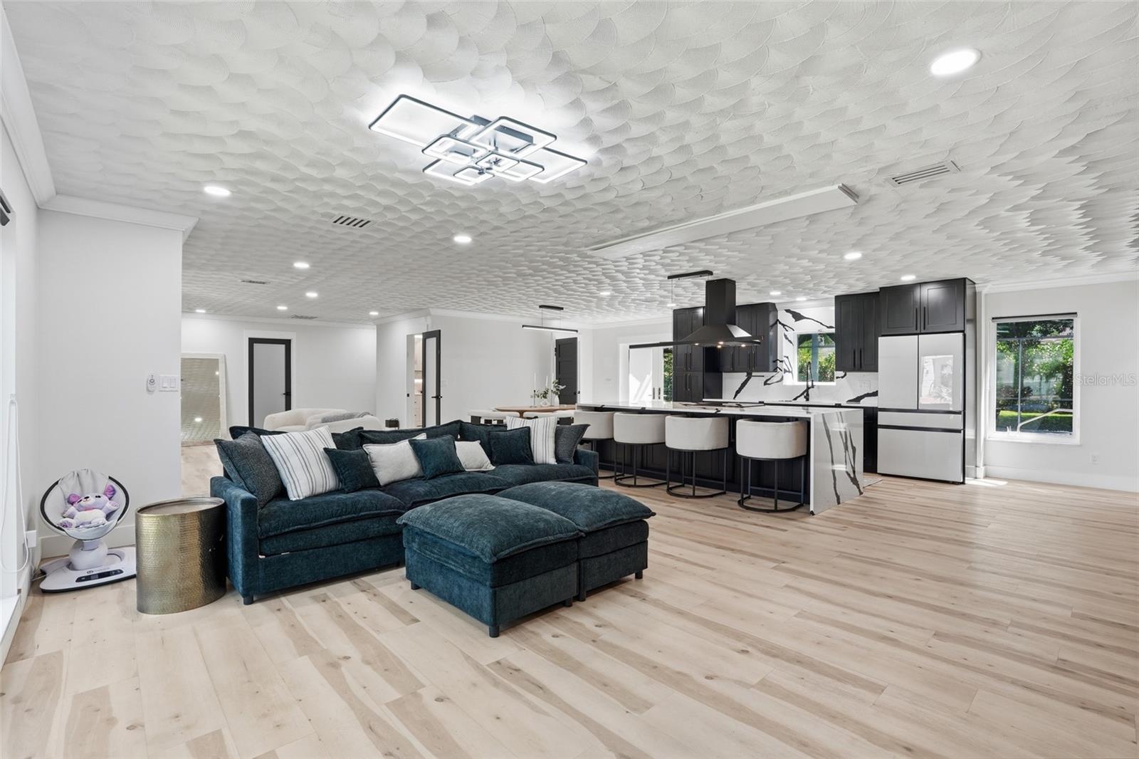 Image 5 of 50 For 3931 Riverside Drive