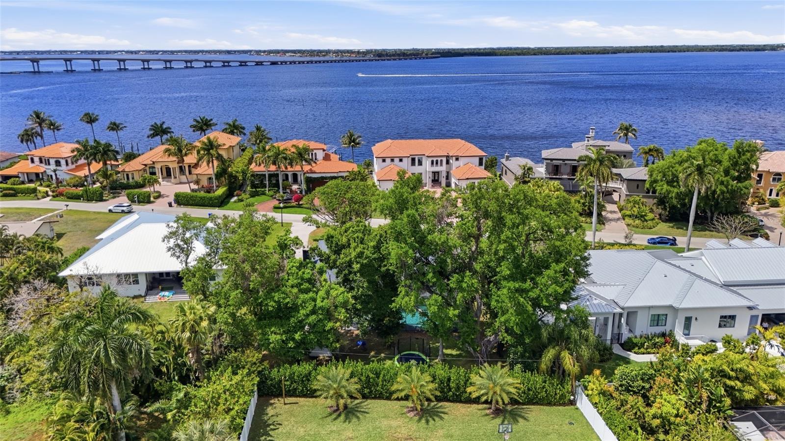 Image 6 of 50 For 3931 Riverside Drive