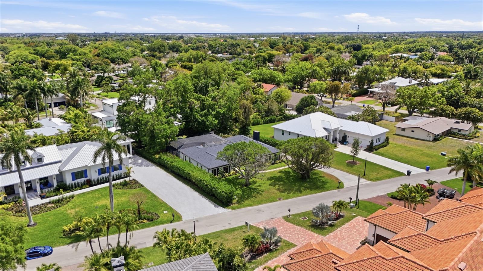 Image 7 of 50 For 3931 Riverside Drive