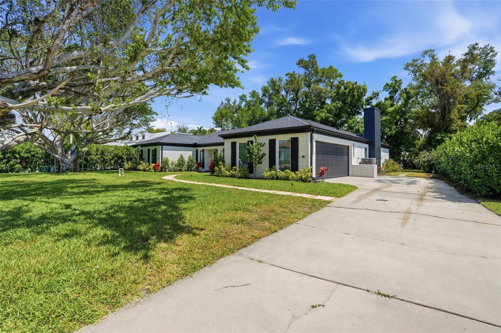 Image 9 of 50 For 3931 Riverside Drive