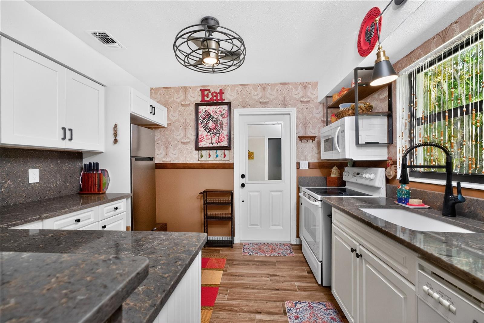 Image 17 of 52 For 312 Mcgregor Street