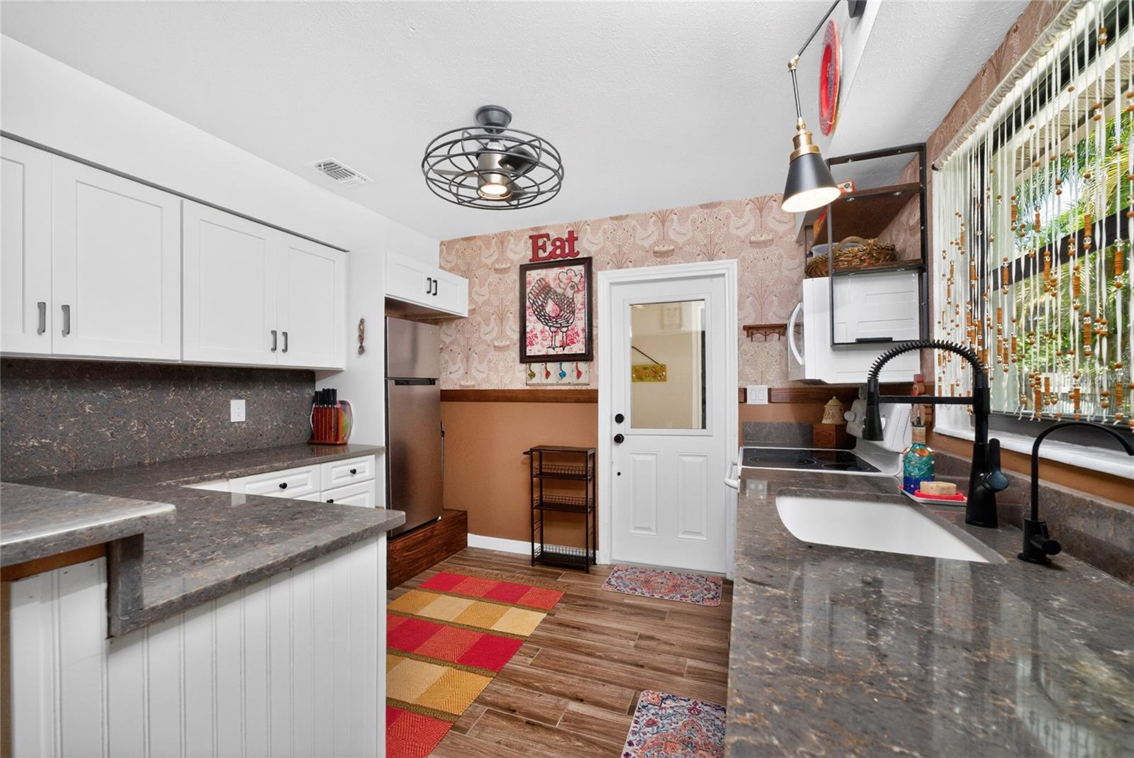 Image 18 of 52 For 312 Mcgregor Street