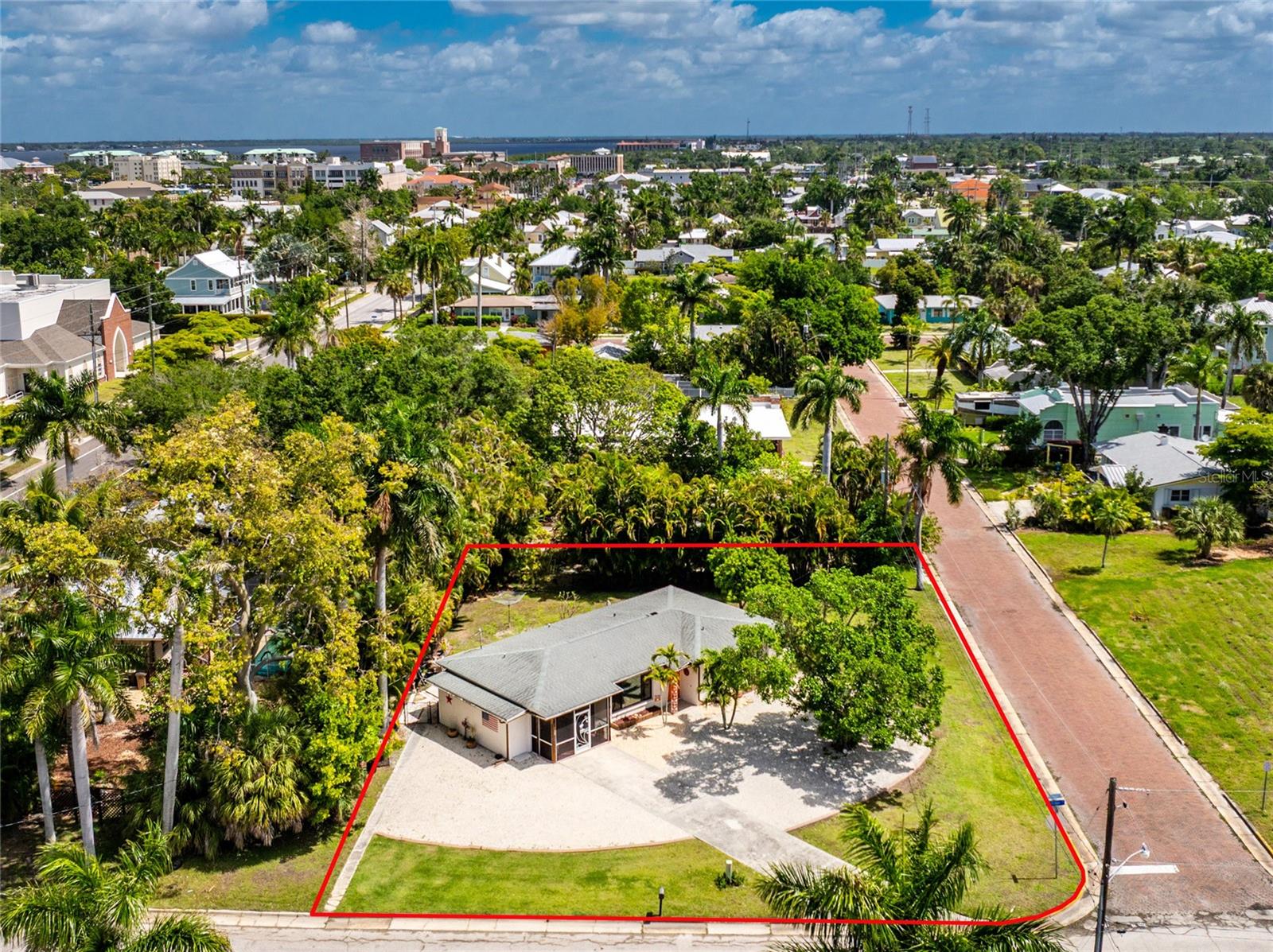 Image 3 of 52 For 312 Mcgregor Street