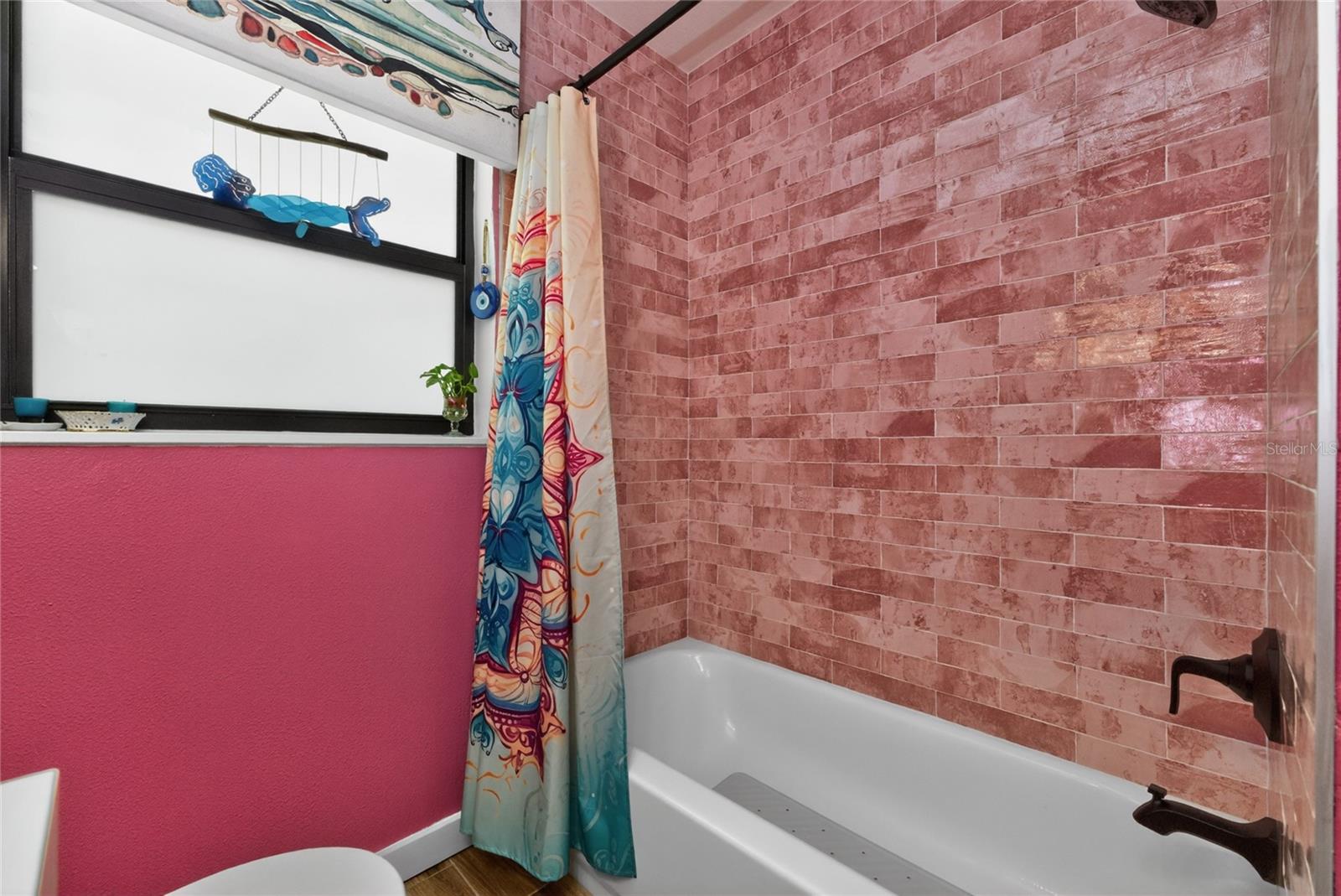 Image 32 of 52 For 312 Mcgregor Street