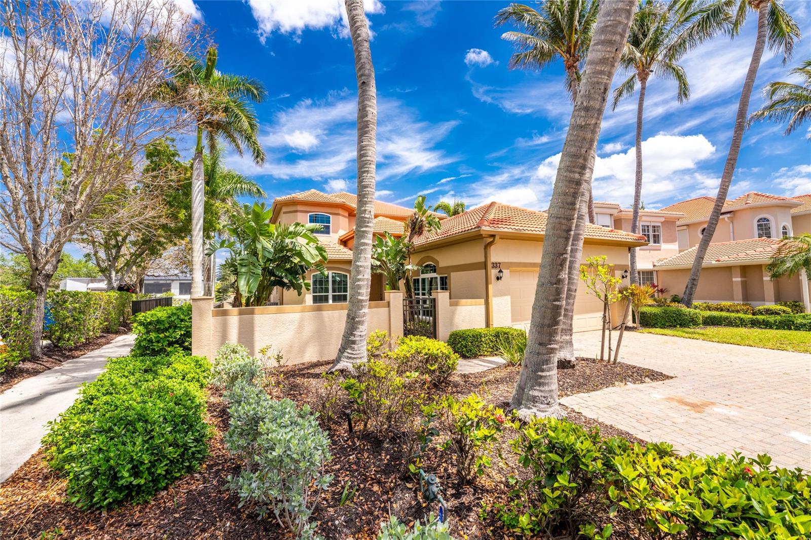 Image 2 of 64 For 3337 Sunset Key Circle