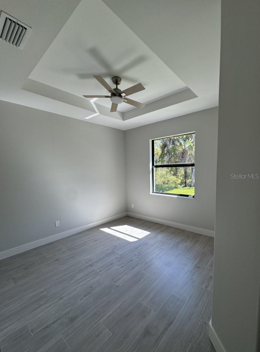 Image 21 of 29 For 342 Kindred Boulevard