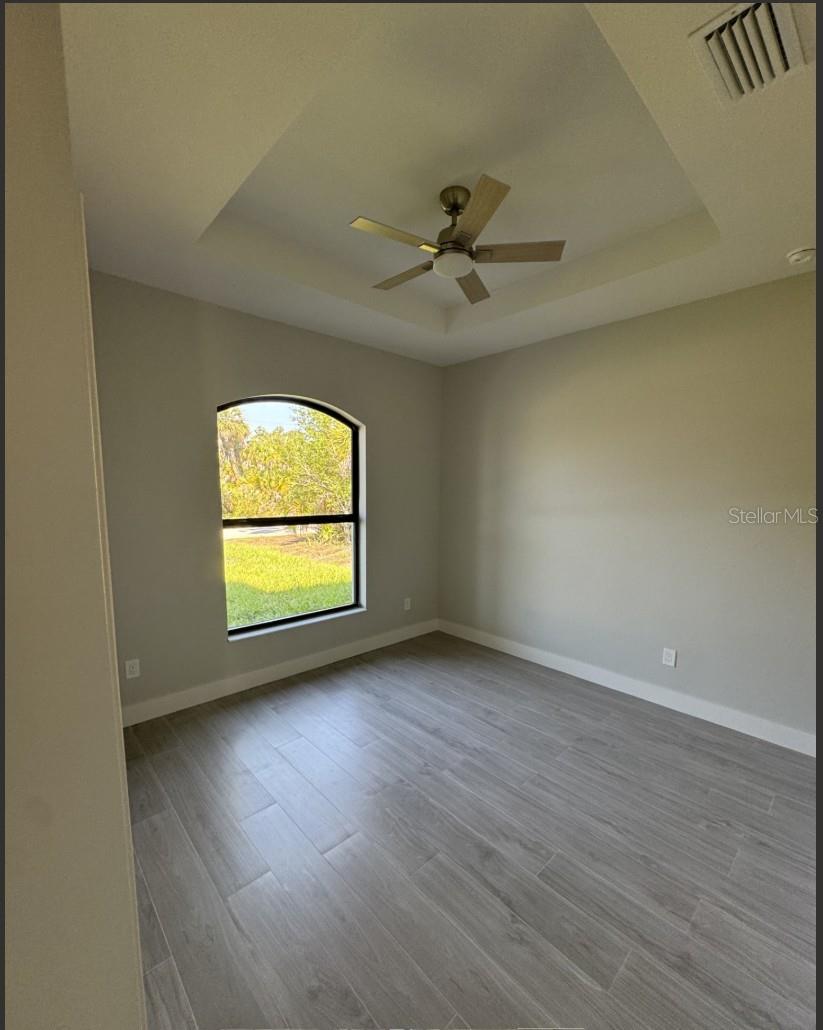 Image 24 of 29 For 342 Kindred Boulevard