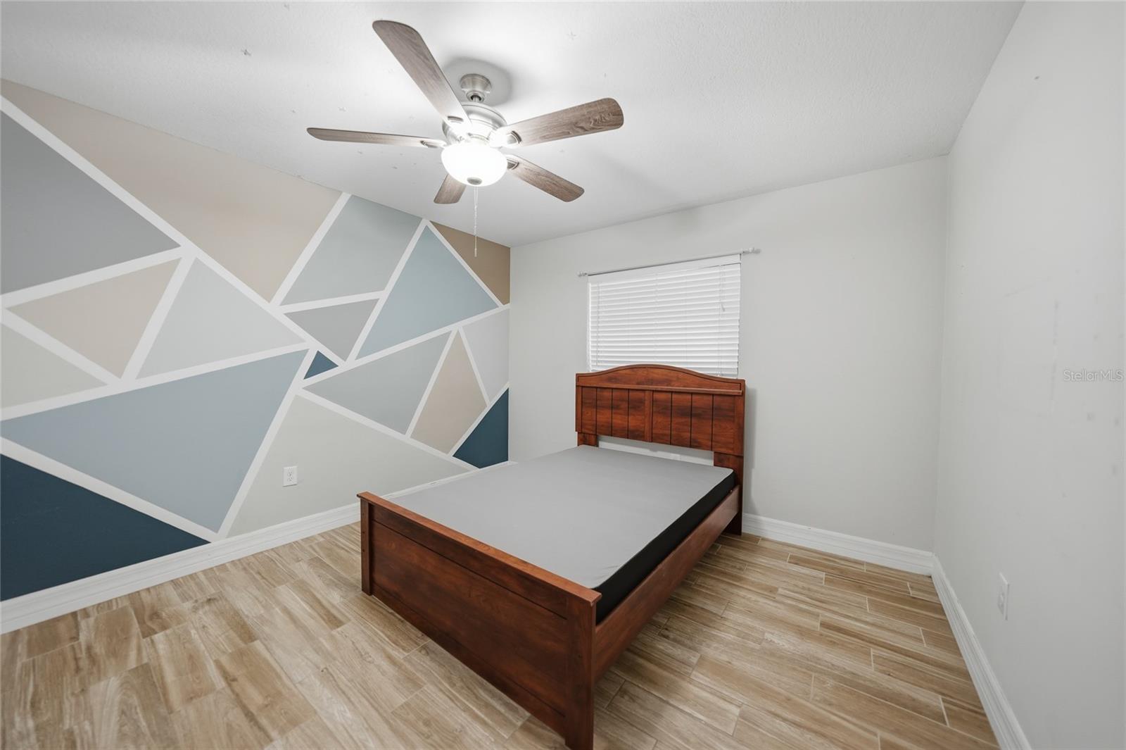 Image 15 of 25 For 20246 Hamilton Avenue